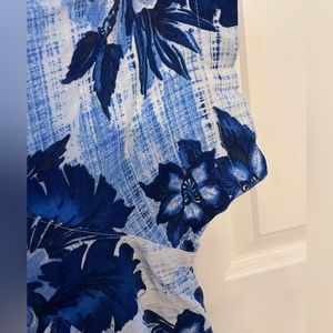 George L/G (42-44) blue and white Hawaiian T shirt.